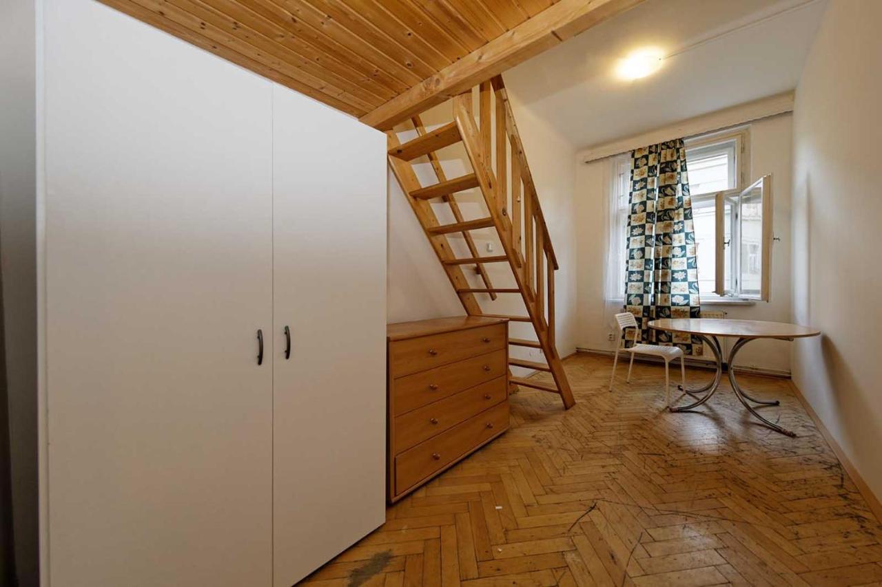 Apartment Lublanska 48 Prag Exteriör bild