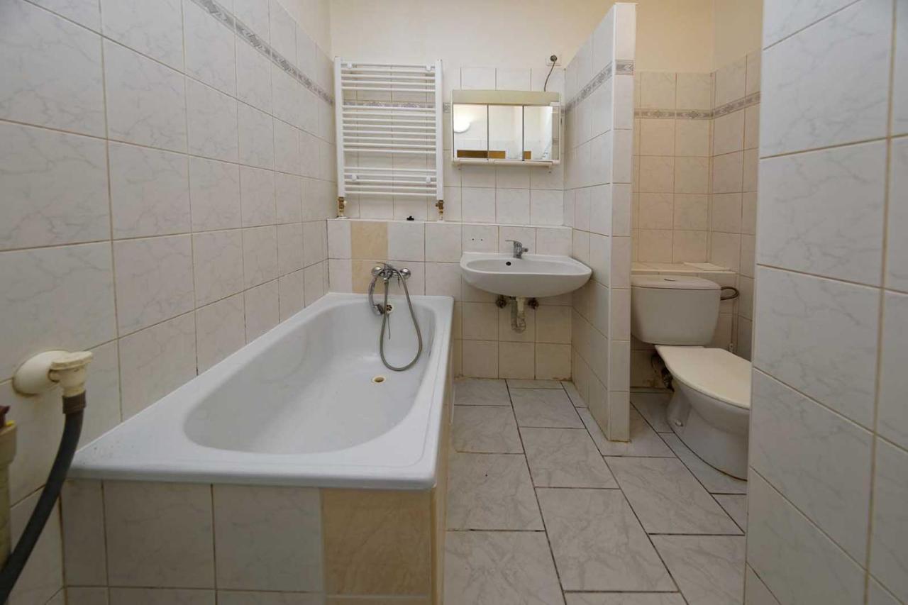 Apartment Lublanska 48 Prag Exteriör bild