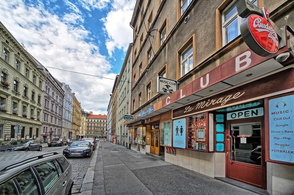 Apartment Lublanska 48 Prag Exteriör bild